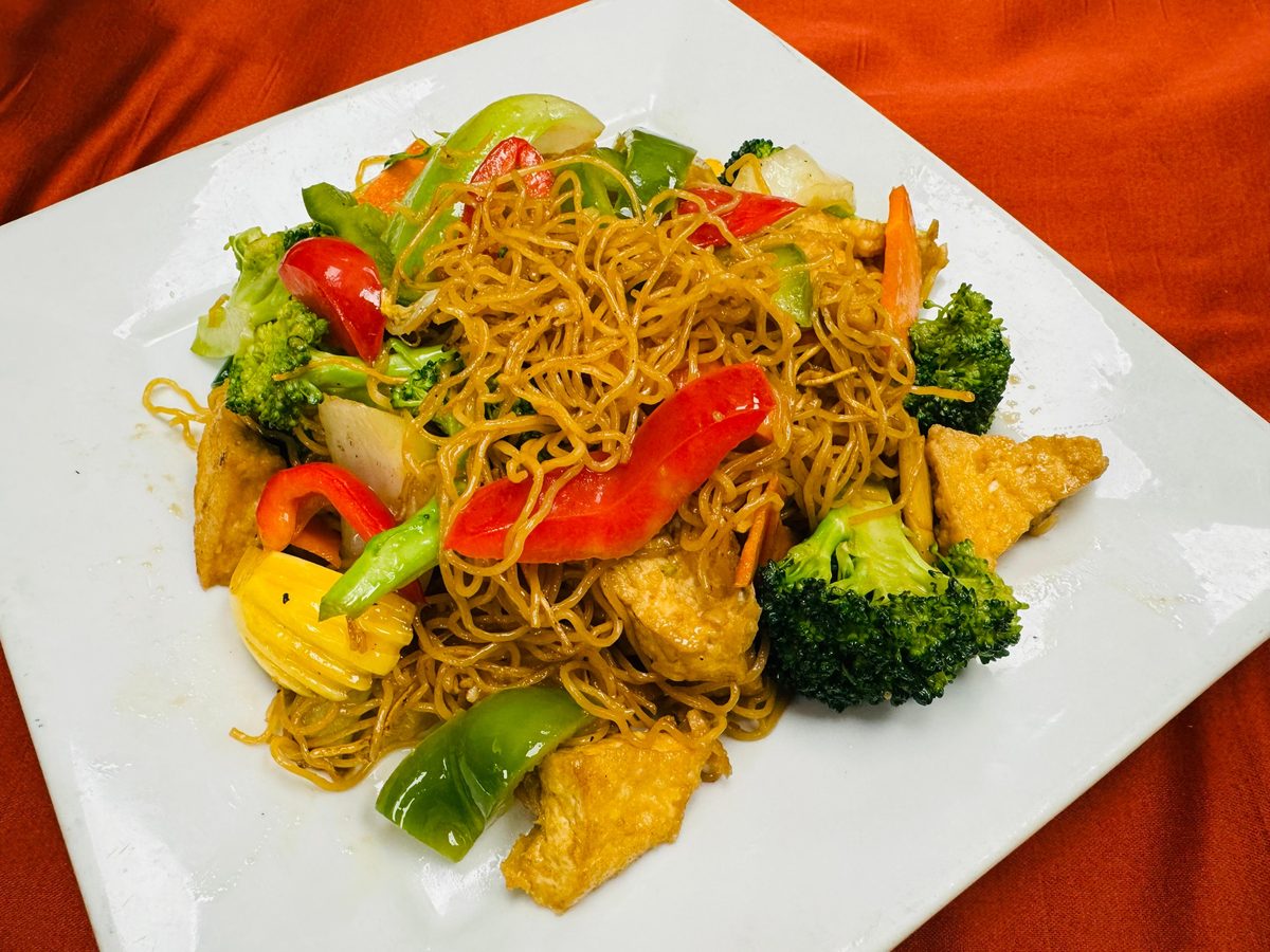 S1B. Soft Yellow Noodles Stir-Fried with Beef - Mi Xao Mem Bo