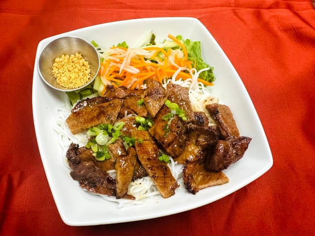 52-Grilled Pork on Rice Vermicelli - Bun Thit Nuong