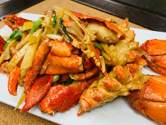 S13 (2) Lobster with Ginger and Scallions - Tom Hum Xao Hanh Gung (2p)