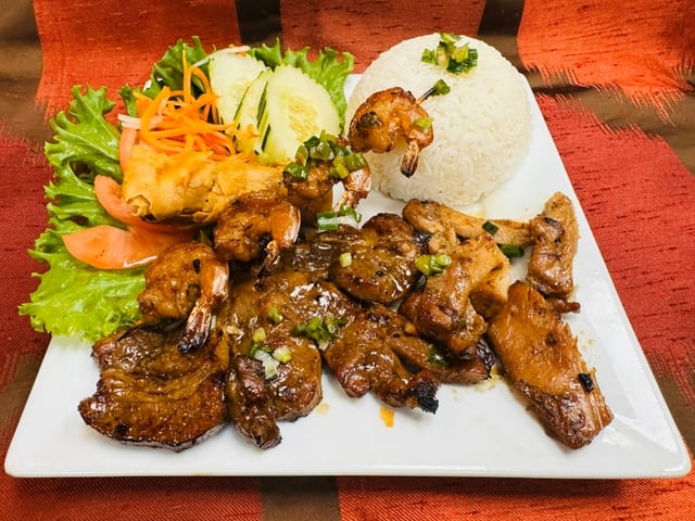 34-Grilled Shrimp and Pork Chops on Rice - Com Tom Suon