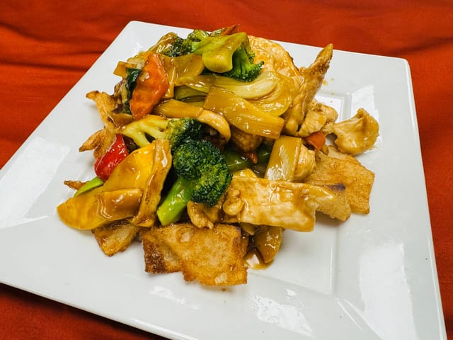 S3B. Crispy Pan-Fried Rice Noodles with Beef - Ap Chao Bo
