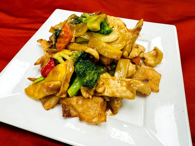 S3G. Crispy Pan-Fried Rice Noodles with Chicken - Ap Chao Ga