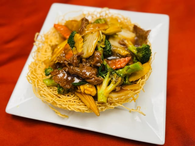 21-Beef Over Crispy Fried Yellow Noodles - Mi Xao Gion Bo