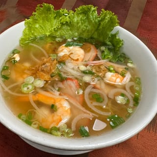 27-YELLOW NOODLE SOUP WITH SEAFOOD - MI DO BIEN